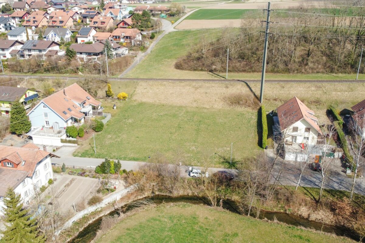 Spacious building land plot for your single-family home in Kerzers