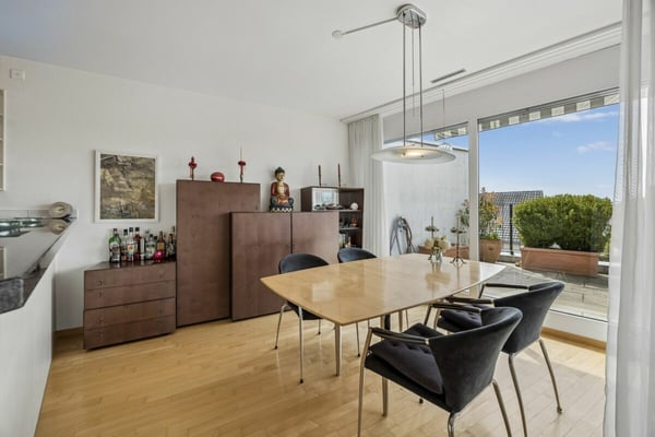 Attraktiv gelegene 4.5-Zimmer-Attikawohnung in gepflegtem Zustand 5