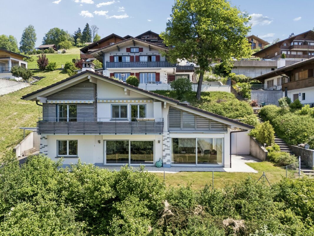 Exklusives Ferienhaus mit Weitblick an begehrter Lage in Aschlen ob Gunten