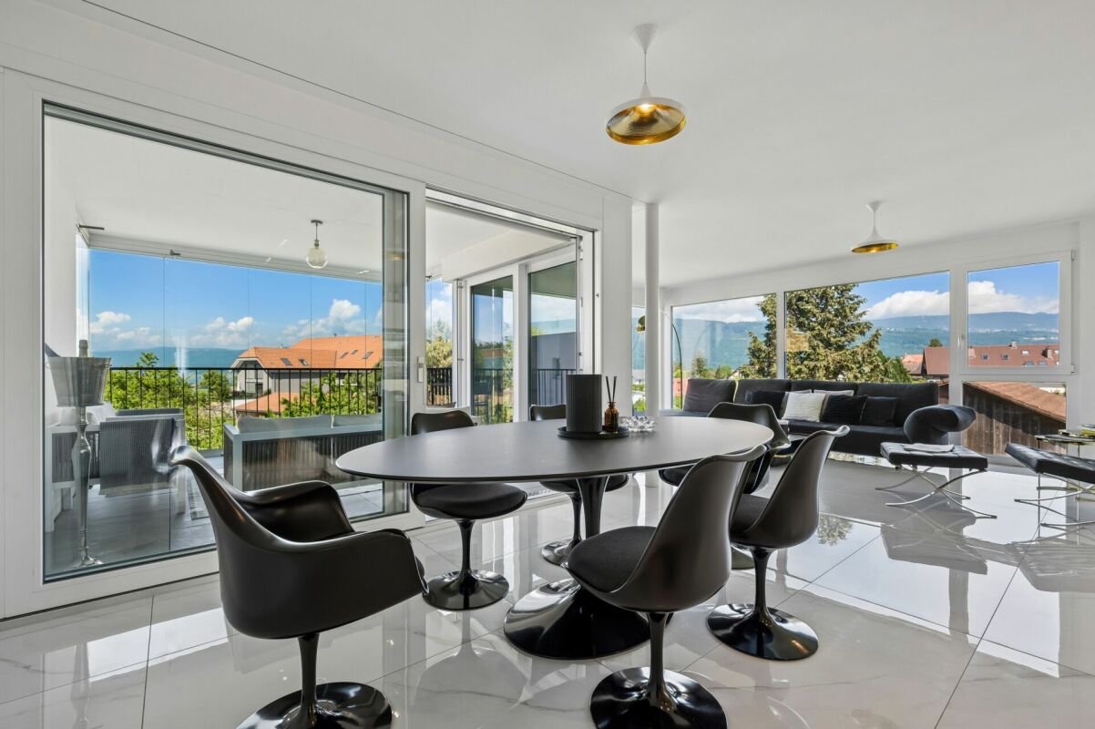 Stilvolle Etagenwohnung mit sonnigem Balkon und Weitblick