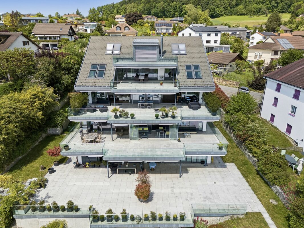 Moderne Etagenwohnung mit wunderschöner See- und Alpensicht