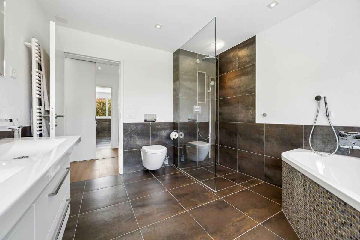 Moderne Etagenwohnung mit wunderschöner See- und Alpensicht