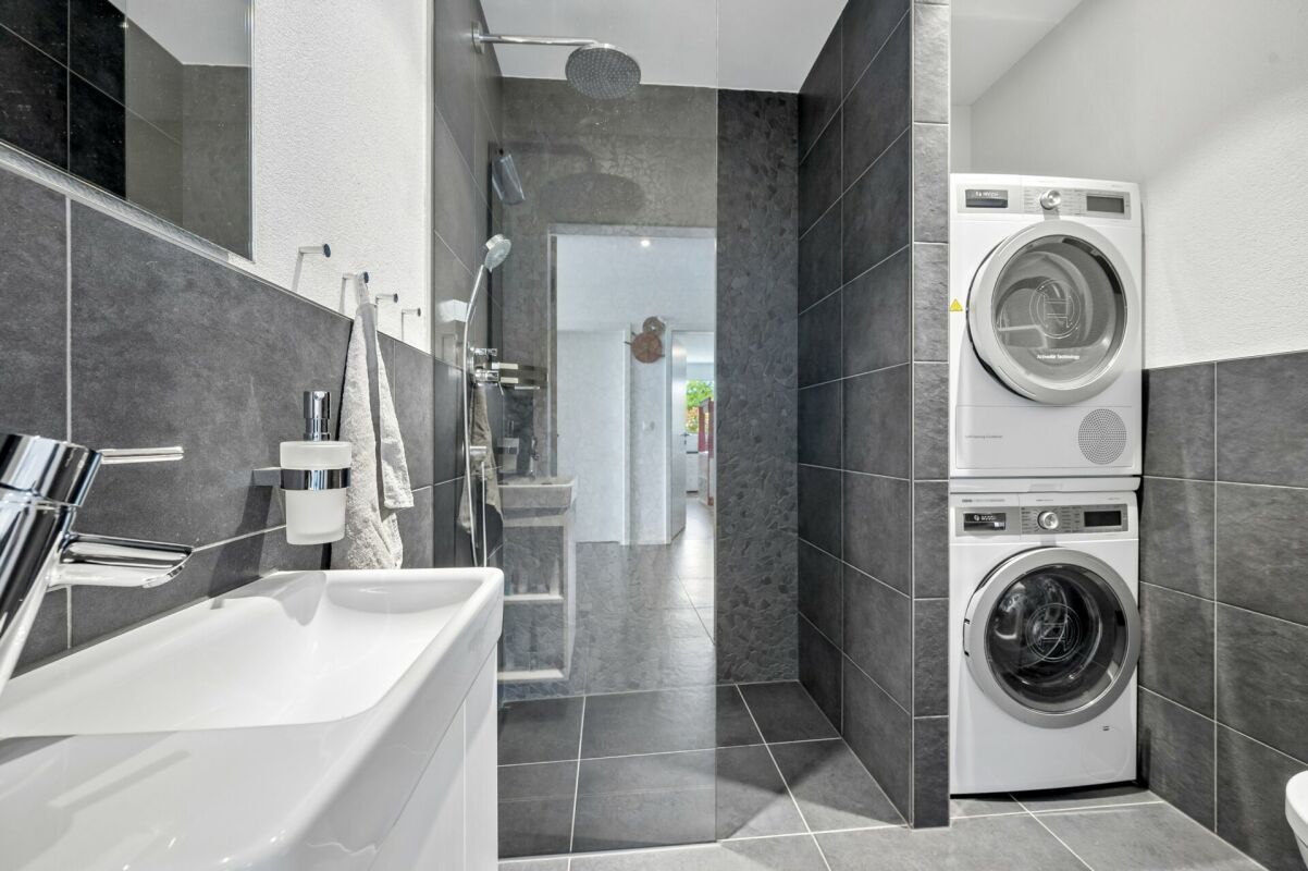 Moderne Etagenwohnung mit wunderschöner See- und Alpensicht