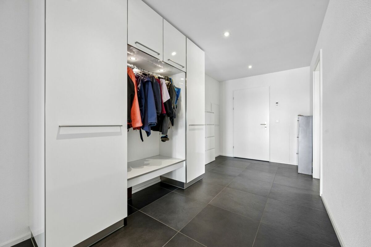 Moderne Etagenwohnung mit wunderschöner See- und Alpensicht