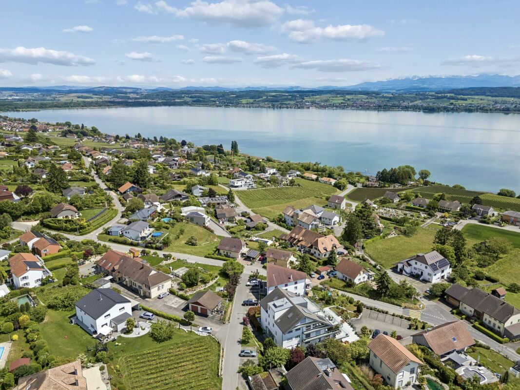 Moderne Etagenwohnung mit wunderschöner See- und Alpensicht
