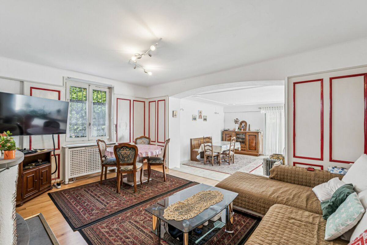 Renovationsbedürftiges Einfamilienhaus mit attraktivem Grundstück