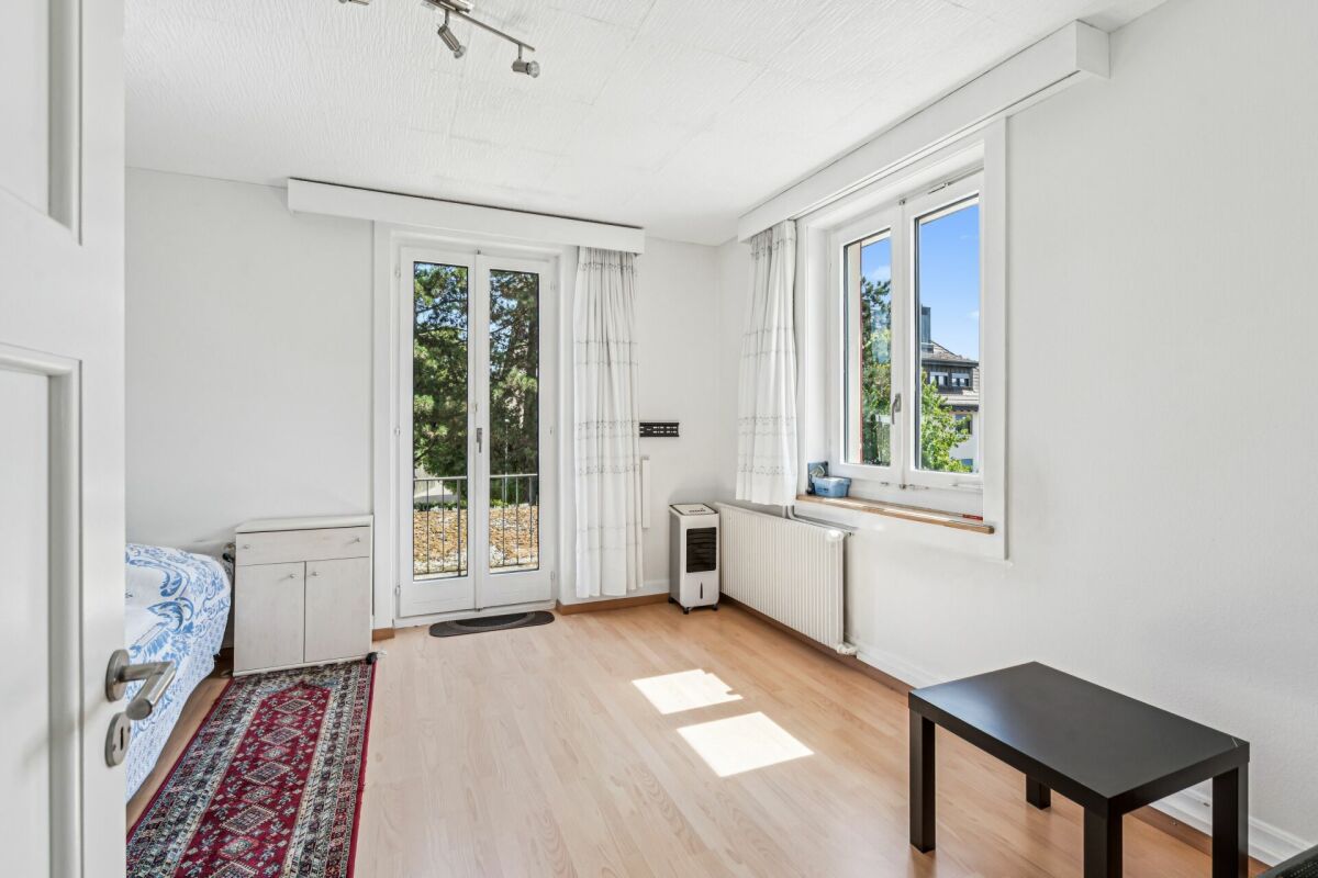 Renovationsbedürftiges Einfamilienhaus mit attraktivem Grundstück