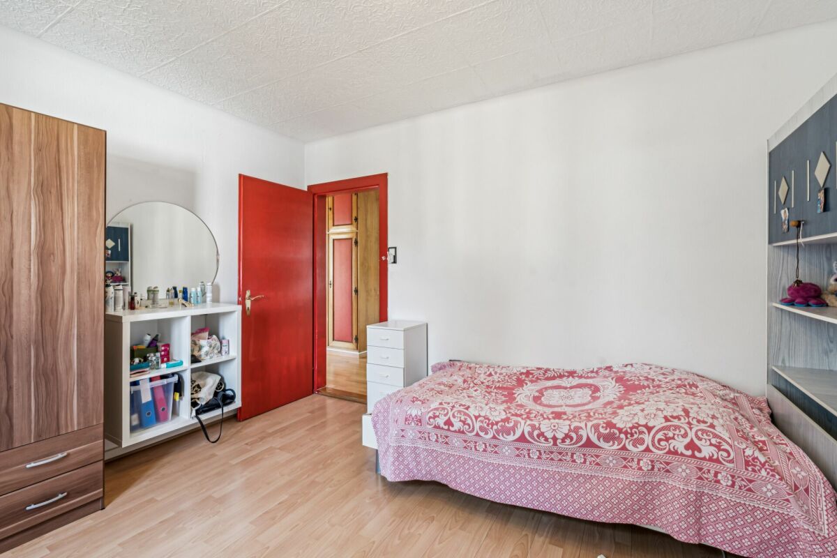 Renovationsbedürftiges Einfamilienhaus mit attraktivem Grundstück