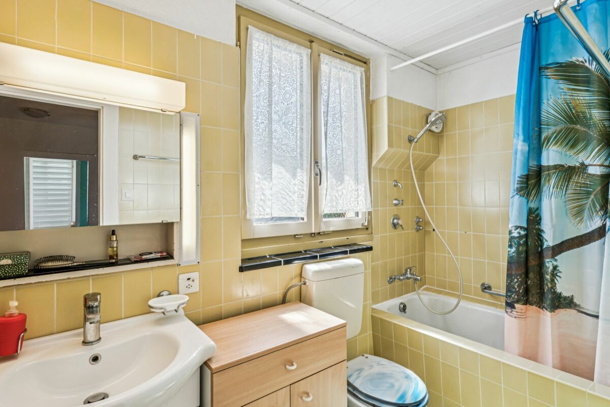 Renovationsbedürftiges Einfamilienhaus mit attraktivem Grundstück