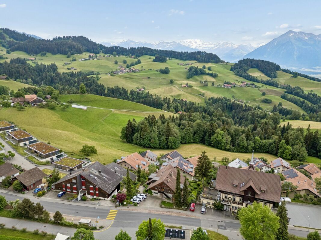 Renovierte Dachwohnung mit Weitblick an bevorzugter Wohnlage in Goldiwil