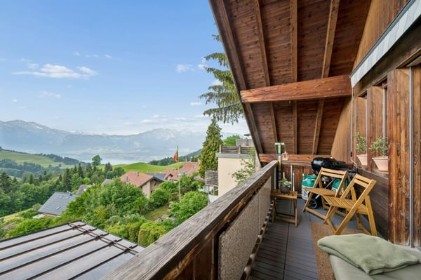 Renovierte Dachwohnung mit Weitblick an bevorzugter Wohnlage in Goldiwil 11