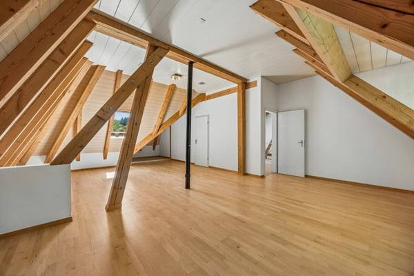 Charmantes Bauernhaus mit zwei Wohneinheiten und grosszügiger Landparzelle 5