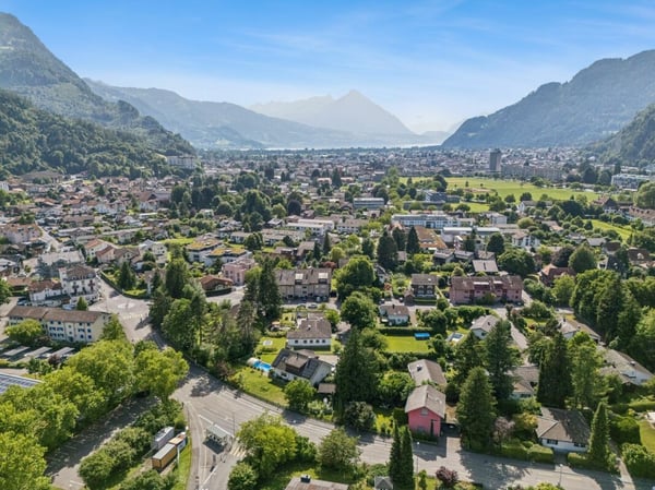 Exklusive Dachwohnung mit Galerie und Bergpanorama in Interlaken 12