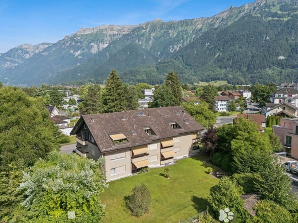 Exklusive Dachwohnung mit Galerie und Bergpanorama in Interlaken 2