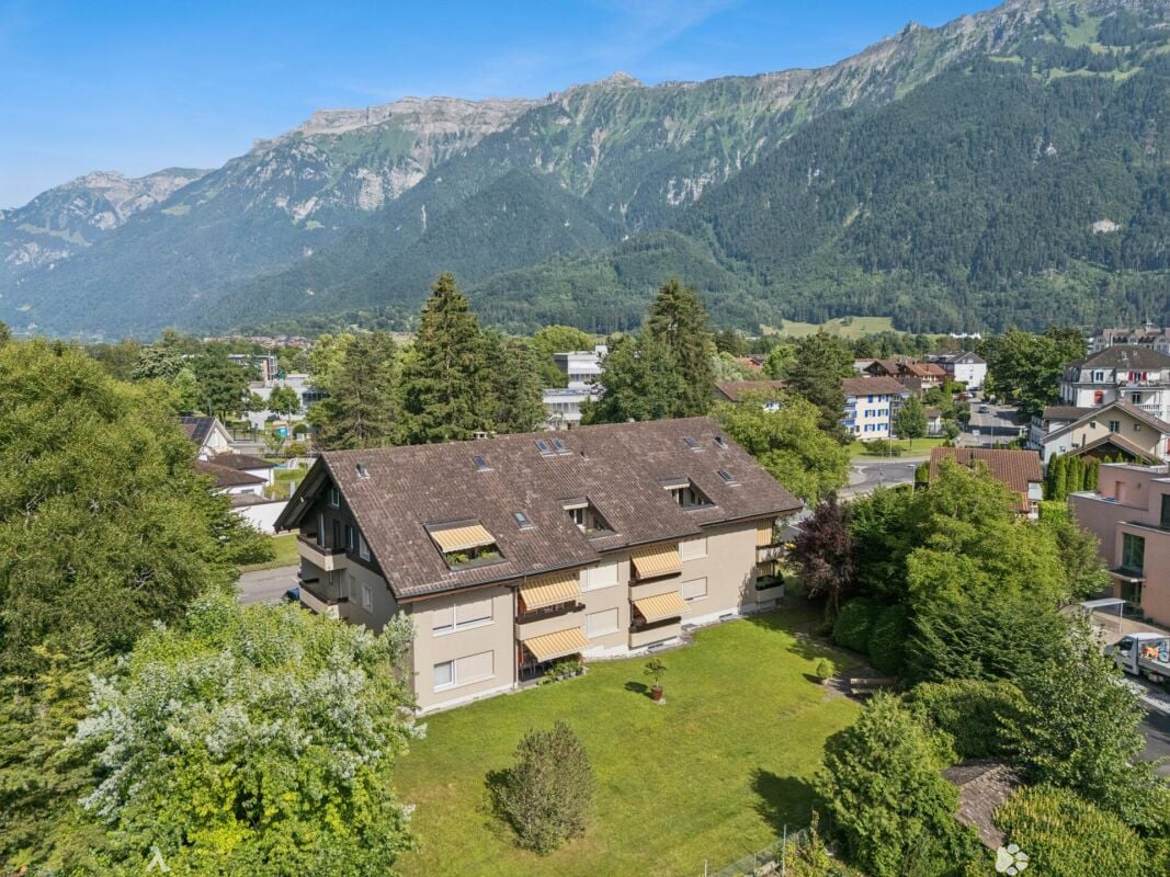 Exklusive Dachwohnung mit Galerie und Bergpanorama in Interlaken