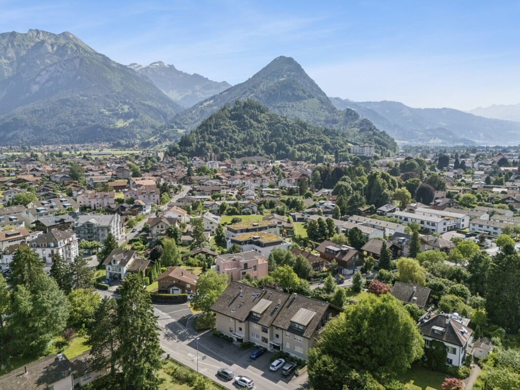 Exklusive Dachwohnung mit Galerie und Bergpanorama in Interlaken