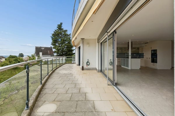 4.5-Zimmer-Terrassenwohnung mit See- und Bergsicht 9