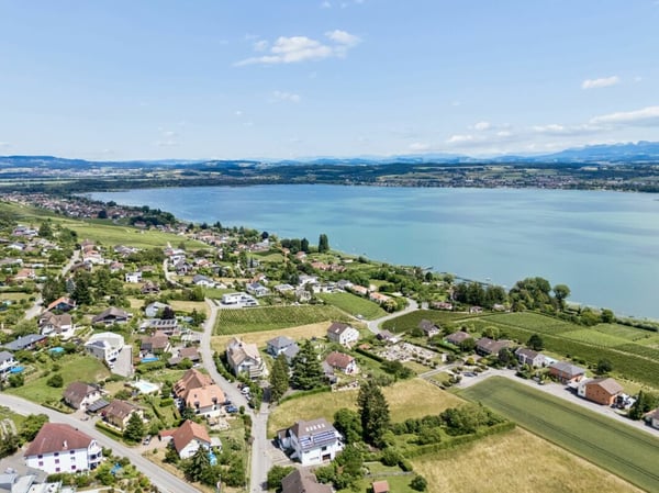 4.5-Zimmer-Terrassenwohnung mit See- und Bergsicht 12