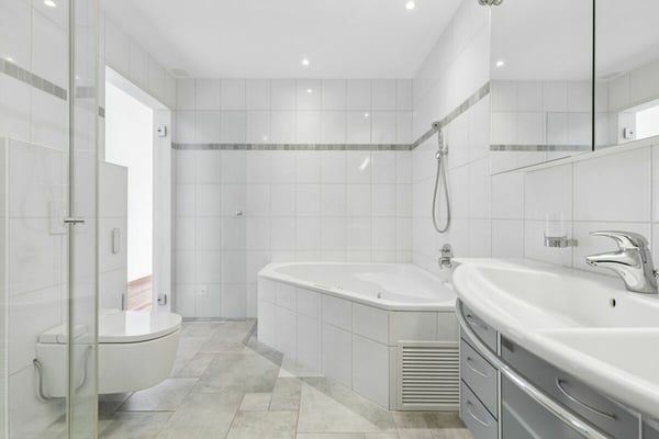 4.5-Zimmer-Terrassenwohnung mit See- und Bergsicht 8