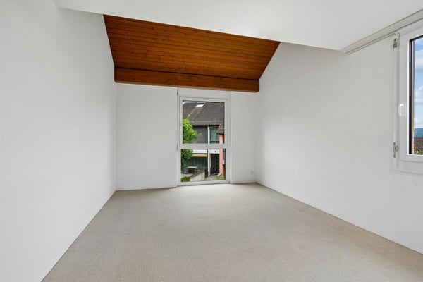 Geräumige 10.5-Zimmer-Doppeleinfamilienhaushälfte mit Renovationspotenzial 7