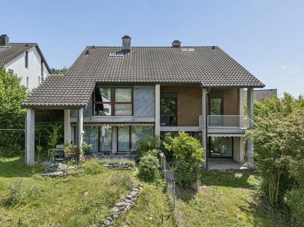 Geräumige 10.5-Zimmer-Doppeleinfamilienhaushälfte mit Renovationspotenzial 12
