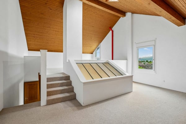 Geräumige 10.5-Zimmer-Doppeleinfamilienhaushälfte mit Renovationspotenzial 8