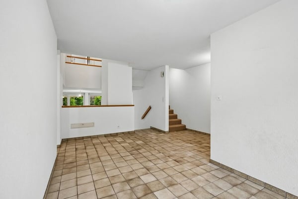 Geräumige 10.5-Zimmer-Doppeleinfamilienhaushälfte mit Renovationspotenzial 3