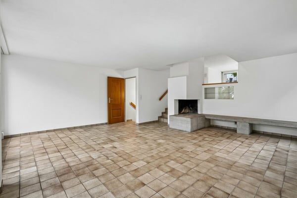 Geräumige 10.5-Zimmer-Doppeleinfamilienhaushälfte mit Renovationspotenzial 2