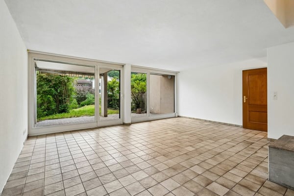Geräumige 10.5-Zimmer-Doppeleinfamilienhaushälfte mit Renovationspotenzial 5