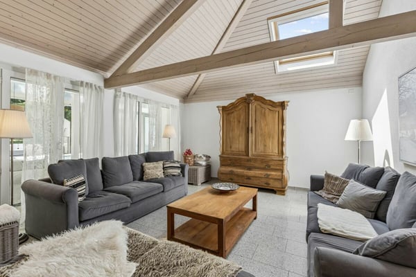 8.5-Zimmer-Einfamilienhaus mit Wintergarten, Pool und vielseitigem Raumangebot 5