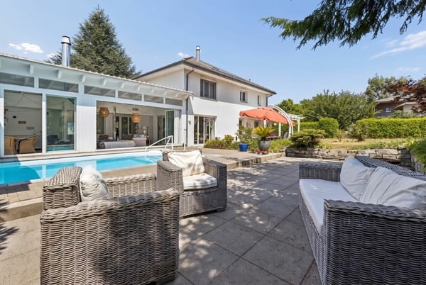 8.5-Zimmer-Einfamilienhaus mit Wintergarten, Pool und vielseitigem Raumangebot 11