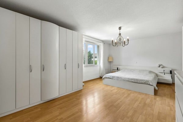 8.5-Zimmer-Einfamilienhaus mit Wintergarten, Pool und vielseitigem Raumangebot 7