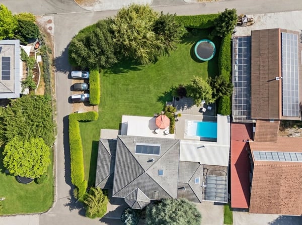 8.5-Zimmer-Einfamilienhaus mit Wintergarten, Pool und vielseitigem Raumangebot 14