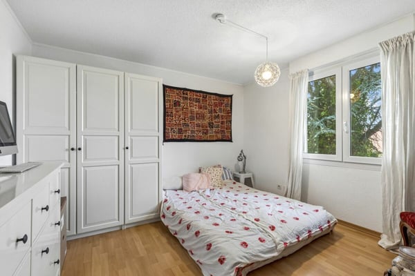 8.5-Zimmer-Einfamilienhaus mit Wintergarten, Pool und vielseitigem Raumangebot 6