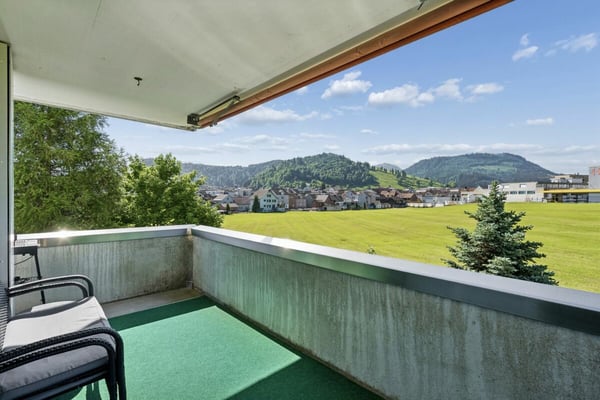 4.5-Zimmer-Etagenwohnung an zentraler und idyllischer Lage 10