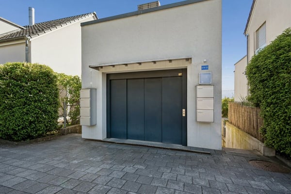 Attraktive 5.5-Zimmer-Doppeleinfamilienhaushälfte auf vier Ebenen - geräumig und pflegeleicht 11