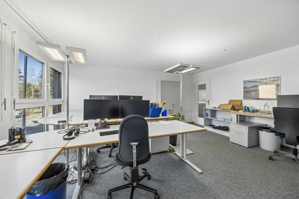 Attraktive Gewerberäumlichkeit mit Archivraum und Einstellhalle 5