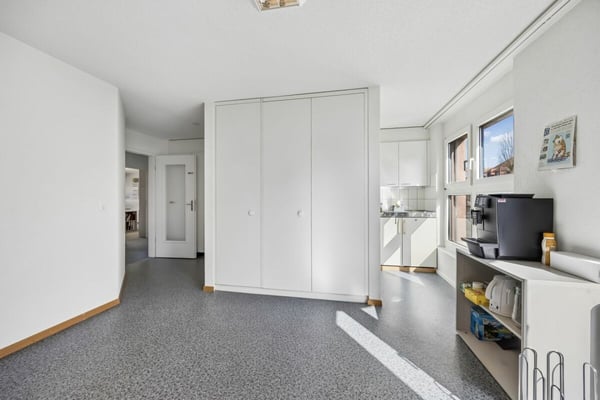 Attraktive Gewerberäumlichkeit mit Archivraum und Einstellhalle 6