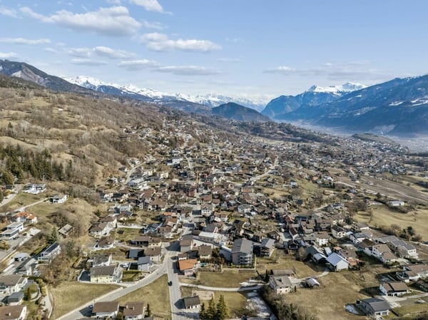 Stilvolle 2.5-Zimmer-Etagenwohnung in ruhiger Lage von Savièse 13
