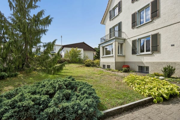 Vielseitiges Dreifamilienhaus mit viel Umschwung und grossem Potenzial 2