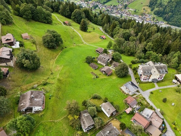 Grosszügige Baulandparzelle an sehr guter Lage in Wengen 6