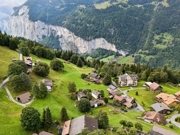 Grosszügige Baulandparzelle an sehr guter Lage in Wengen 3