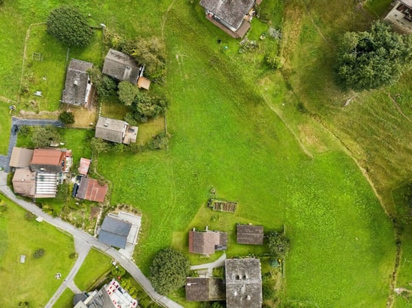 Grosszügige Baulandparzelle an sehr guter Lage in Wengen 12