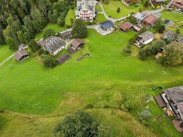 Grosszügige Baulandparzelle an sehr guter Lage in Wengen 7