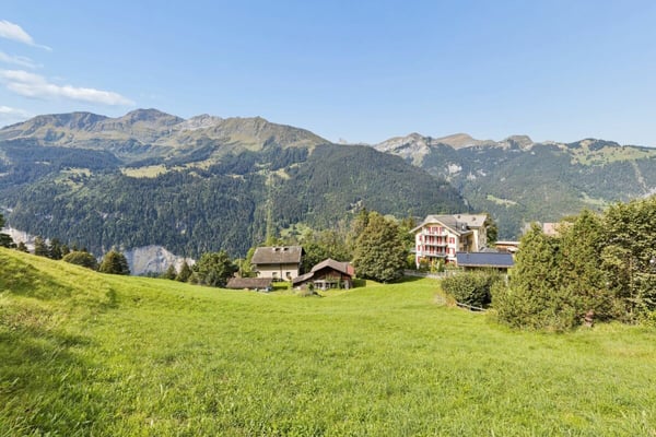 Grosszügige Baulandparzelle an sehr guter Lage in Wengen 11