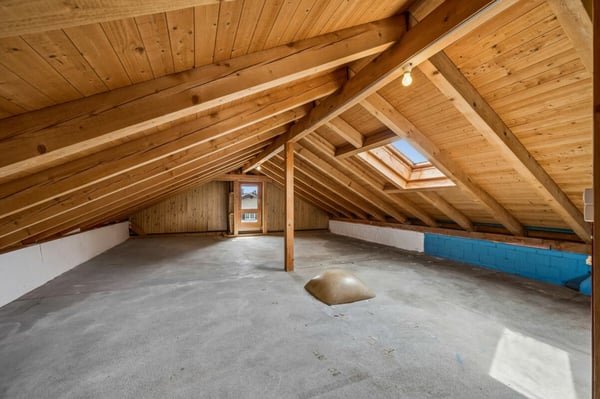 5.5-Zimmer-Doppeleinfamilienhaushälfte mit Garten und viel Potenzial 12