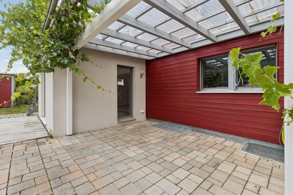 Modernisiertes 4.5-Zimmer-Einfamilienhaus mit familienfreundlichem Umschwung 2