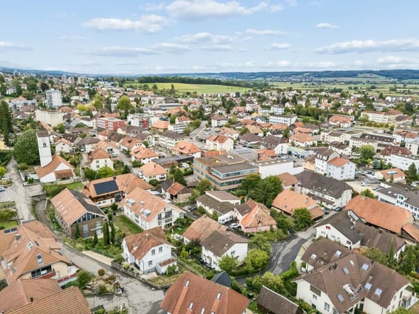 Doppeleinfamilienhaus auf grossem Grundstück mit Ausbaureserven 13