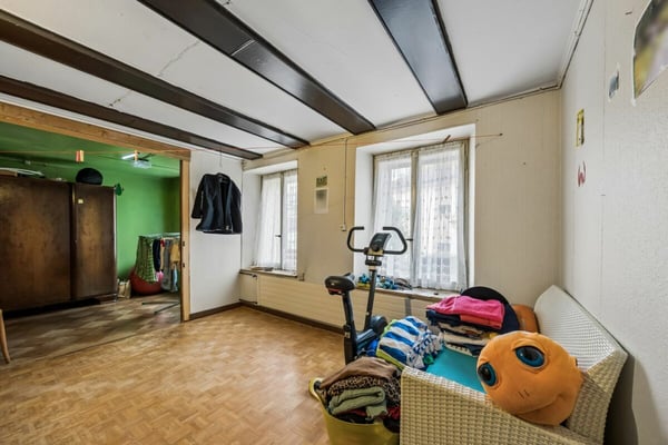 Doppeleinfamilienhaus auf grossem Grundstück mit Ausbaureserven 6