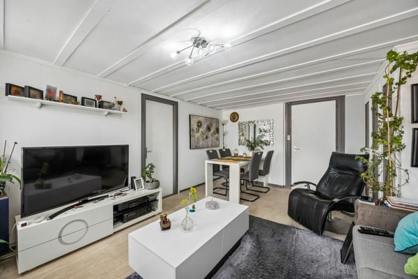 Doppeleinfamilienhaus auf grossem Grundstück mit Ausbaureserven 4